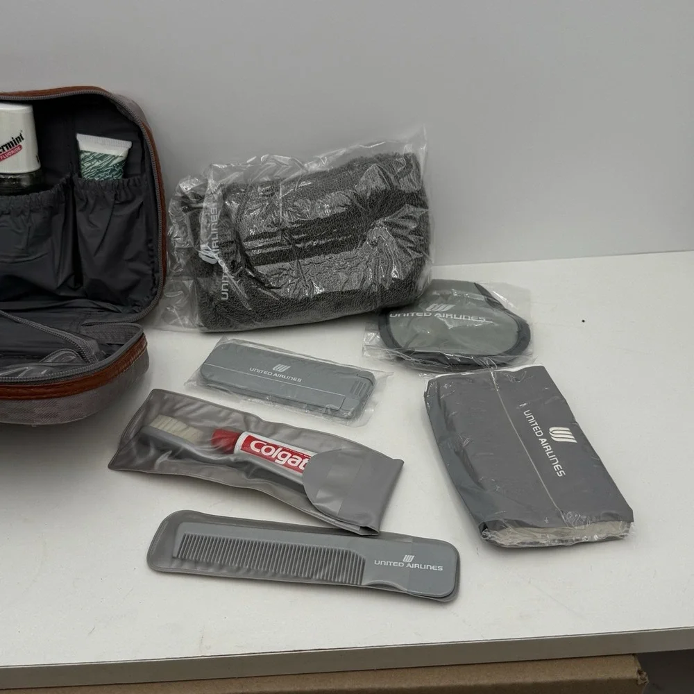Vintage Brand New United Airlines Amenity Kit Travel Pouch First Class Gray READ